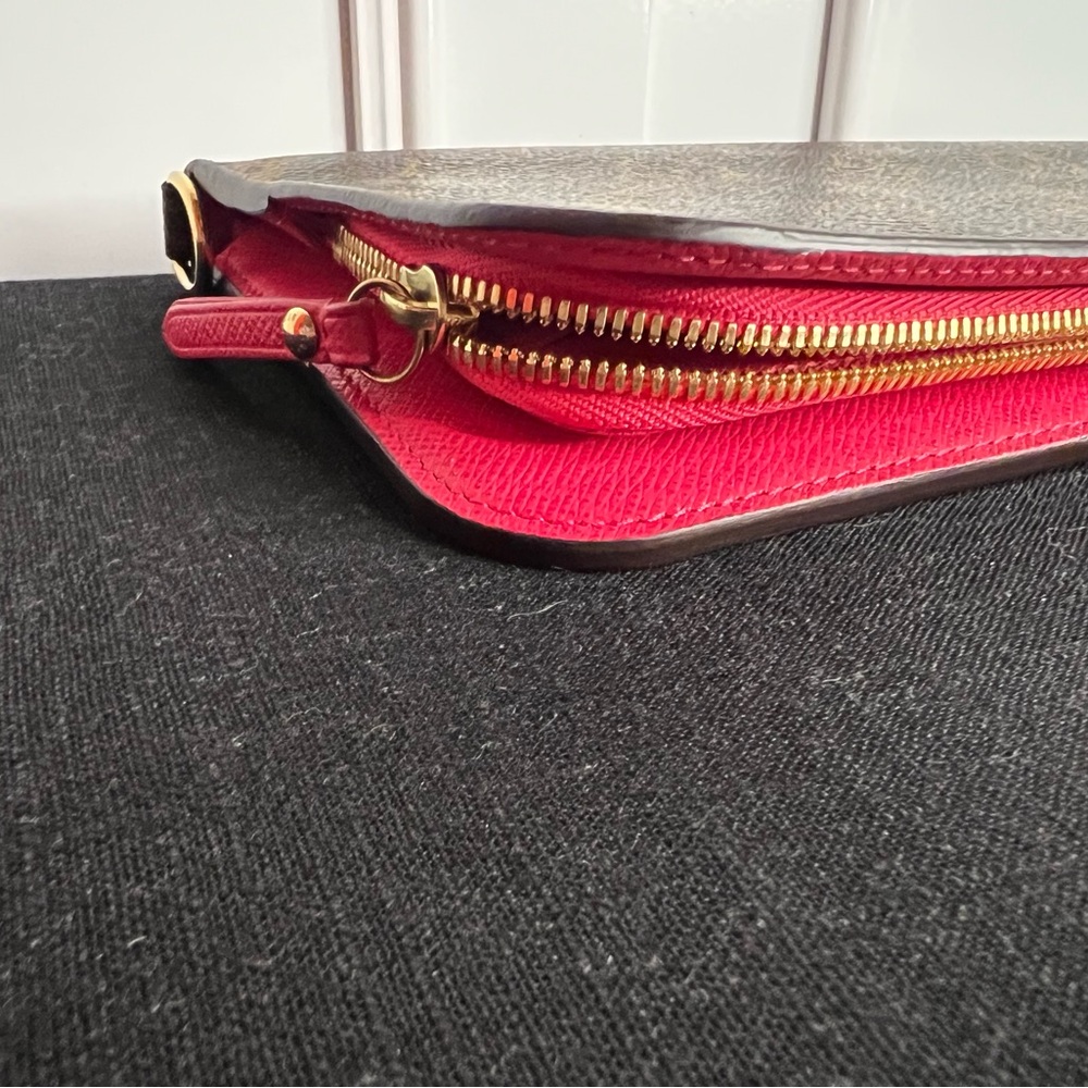 LV Wallet Pre-Owned Excellent Condition - Picture 5 of 8